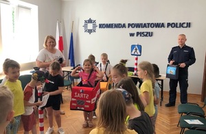 Przedszkolaki w piskiej komendzie