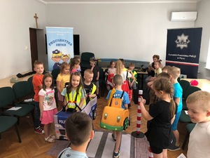 Przedszkolaki w piskiej komendzie