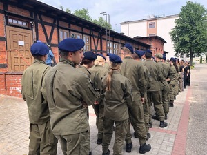 Przemarsz młodzieży po WSPol.