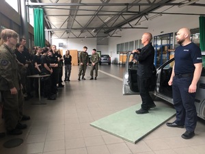 Młodzież na sali treningowej