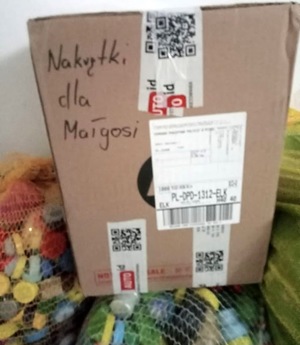 Paczka z nakrętkami
