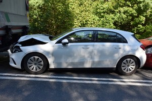 Mercedes uczestniczący w zdarzeniu drogowym