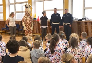 Spotkanie  policjantów z uczniami w orzyskiej podstawówce