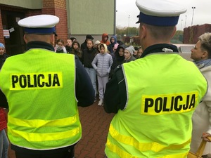 Spotkanie  policjantów z uczniami w orzyskiej podstawówce