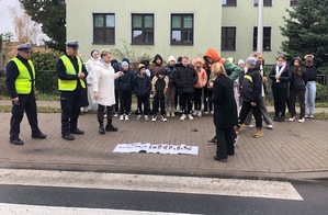 Spotkanie  policjantów z uczniami w orzyskiej podstawówce