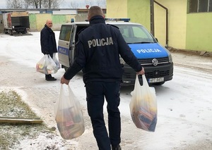 Paczki świąteczne dla potrzebujących