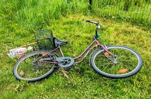 Wypadek z udziałem rowerzysty i renault