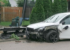 W Rucianem - Nidzie peugeot uderzył w ogrodzenie