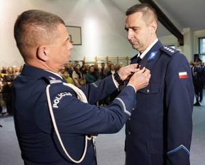 Wyróżnienia i awanse dla policjantów z Komendy Powiatowej Policji w Piszu