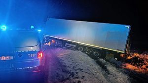 Na trasie Pisz-Ruciane-Nida tir zjechał do rowu