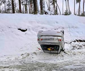 Dachowanie mazdy na trasie Orzysz-Ełk