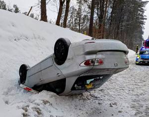 Dachowanie mazdy na trasie Orzysz-Ełk