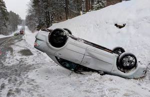 Dachowanie mazdy na trasie Orzysz-Ełk