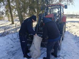 Policjanci pomogli osobom narażonym na wychłodzenie